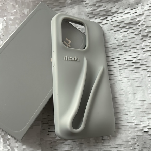 lip case iphone 15 pro NEW - Picture 2 of 3